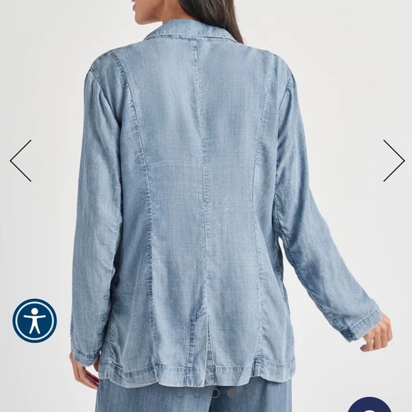 Splendid Chambray Blazer - Picture 2 of 5